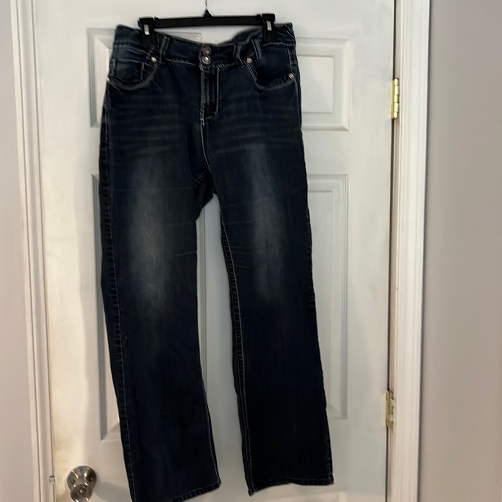 Women’s jeans with detailed back pockets